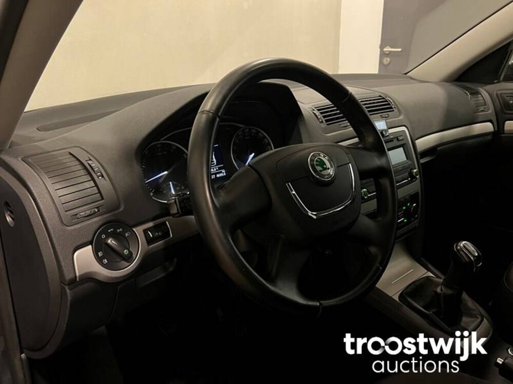 Skoda Octavia Combi 1.8 TSI Elegance 160pk 2012, 64-SXX-5