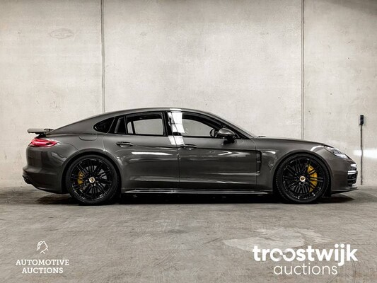 Porsche Panamera Turbo 4.0 V8 Car