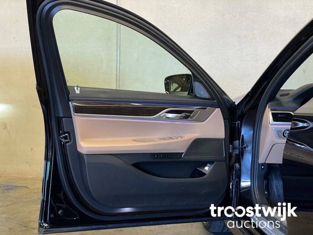 BMW 745e G11 M-sport parts Plug-In Hybride ORG-NL 394pk 2019 -Orig. NL- 7-Serie, ZR-171-V