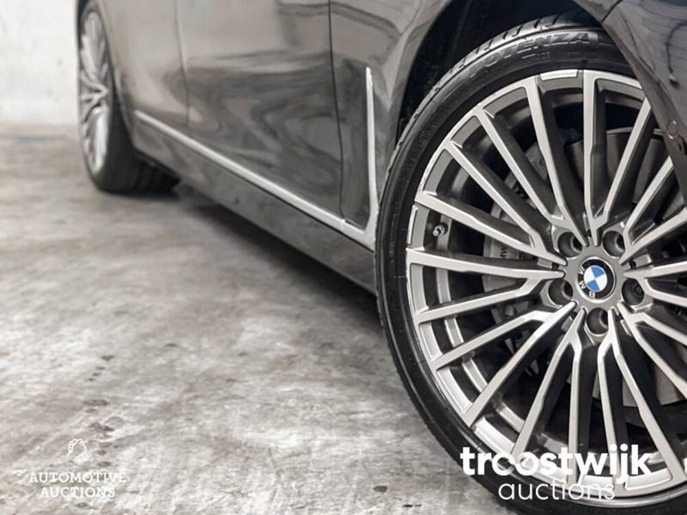 BMW 745e G11 M-sport parts Plug-In Hybride ORG-NL 394pk 2019 -Orig. NL- 7-Serie, ZR-171-V