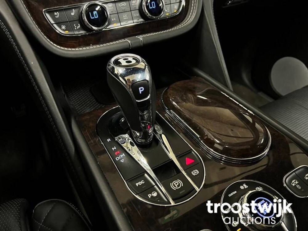 Bentley Bentayga 6.0 W12 608pk 2017, G-677-VR