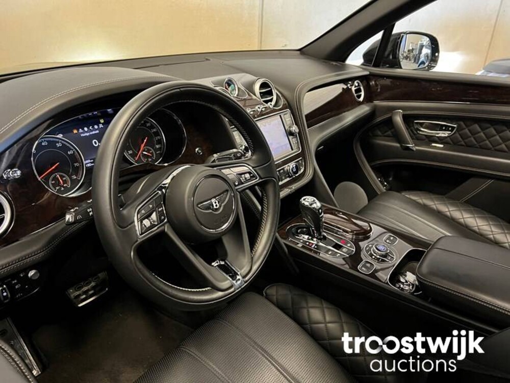 Bentley Bentayga 6.0 W12 608pk 2017, G-677-VR