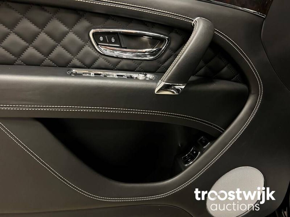 Bentley Bentayga 6.0 W12 608pk 2017, G-677-VR