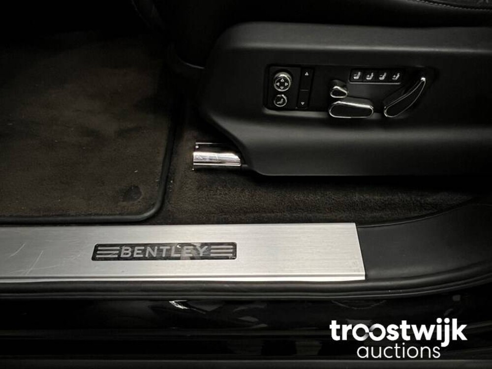 Bentley Bentayga 6.0 W12 608pk 2017, G-677-VR