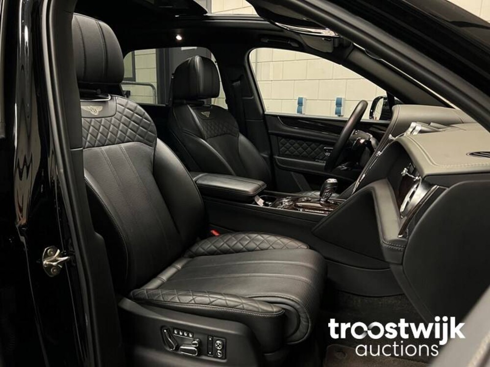 Bentley Bentayga 6.0 W12 608pk 2017, G-677-VR