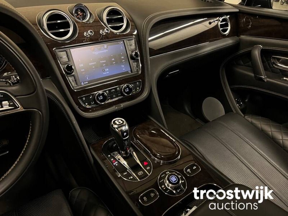 Bentley Bentayga 6.0 W12 608pk 2017, G-677-VR