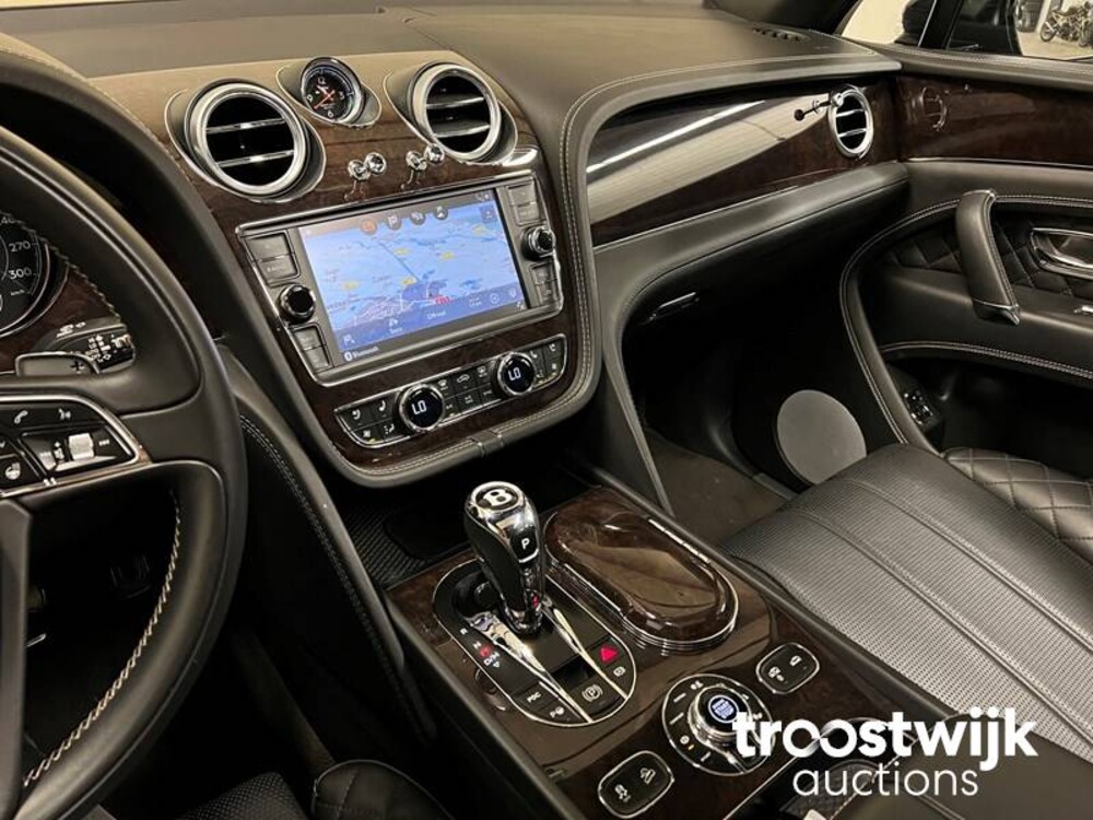 Bentley Bentayga 6.0 W12 608pk 2017, G-677-VR