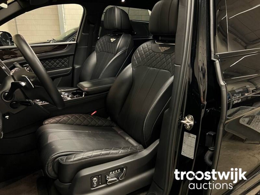 Bentley Bentayga 6.0 W12 608pk 2017, G-677-VR