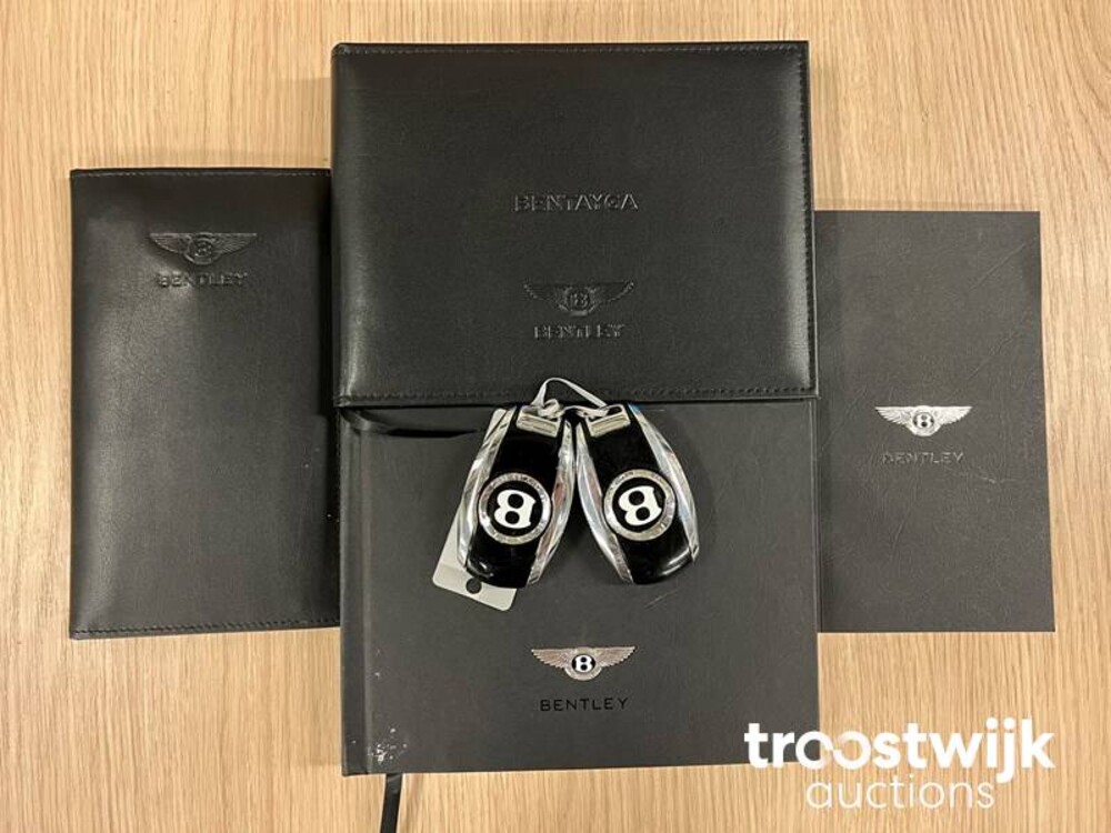 Bentley Bentayga 6.0 W12 608pk 2017, G-677-VR