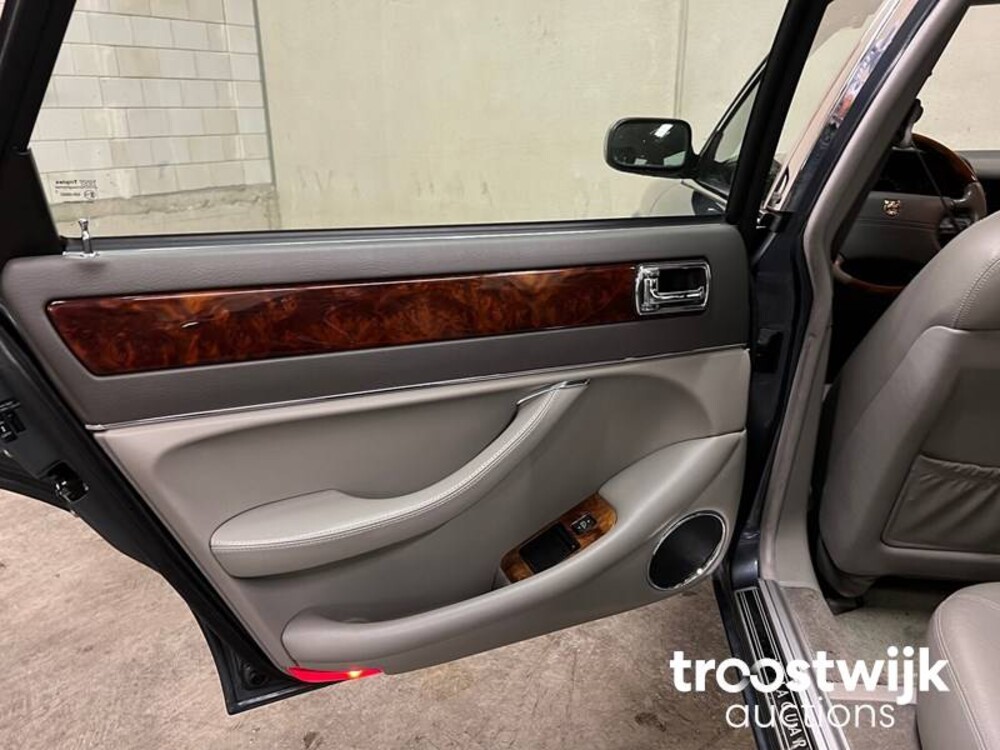 Jaguar Sovereign 4.0 241pk 1996, KF-887-F