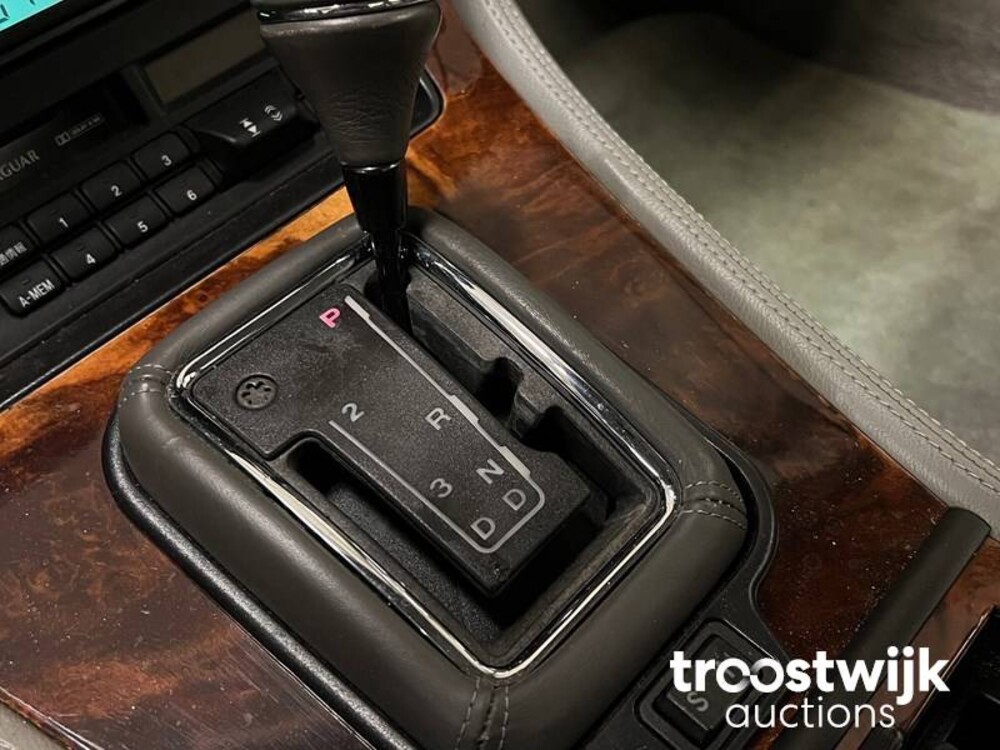 Jaguar Sovereign 4.0 241pk 1996, KF-887-F