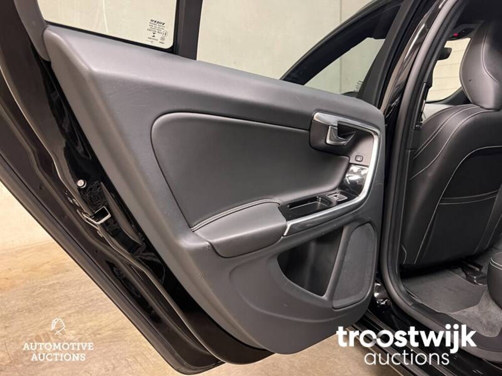 Volvo V60 2.4 D5 Twin Engine Plug-in Hybrid Special Edition 190pk 2016, -Orig. NL-, KZ-683-B