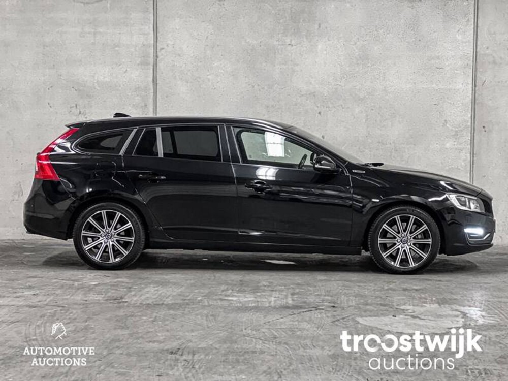 Volvo V60 2.4 D5 Twin Engine Plug-in Hybrid Special Edition 190pk 2016, -Orig. NL-, KZ-683-B