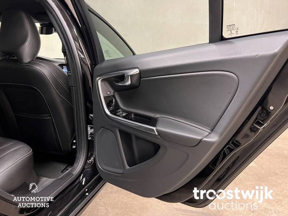Volvo V60 2.4 D5 Twin Engine Plug-in Hybrid Special Edition 190pk 2016, -Orig. NL-, KZ-683-B