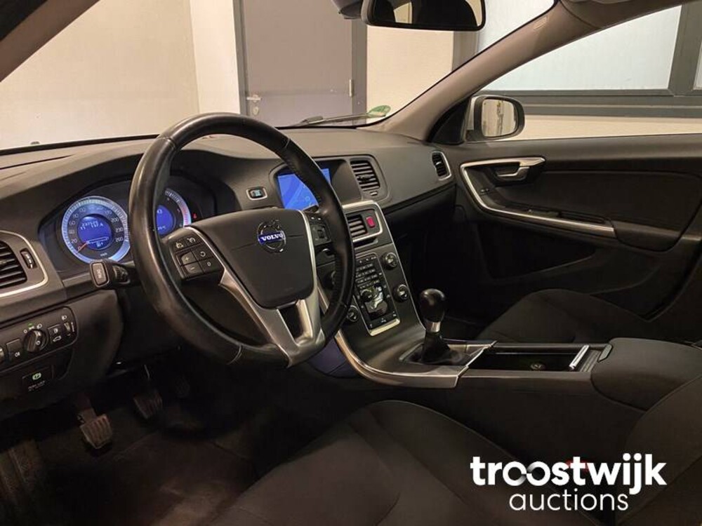 Volvo V60 2.0 D3 5-Cilinder Momentum 163pk 2011, 10-XRX-7