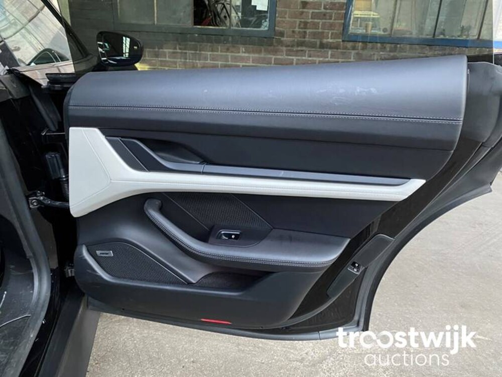 Porsche Taycan PERFORMANCE 84kWh Sport Chrono 381pk 2021 Fabrieksgarantie -Orig. NL-, L-982-RT