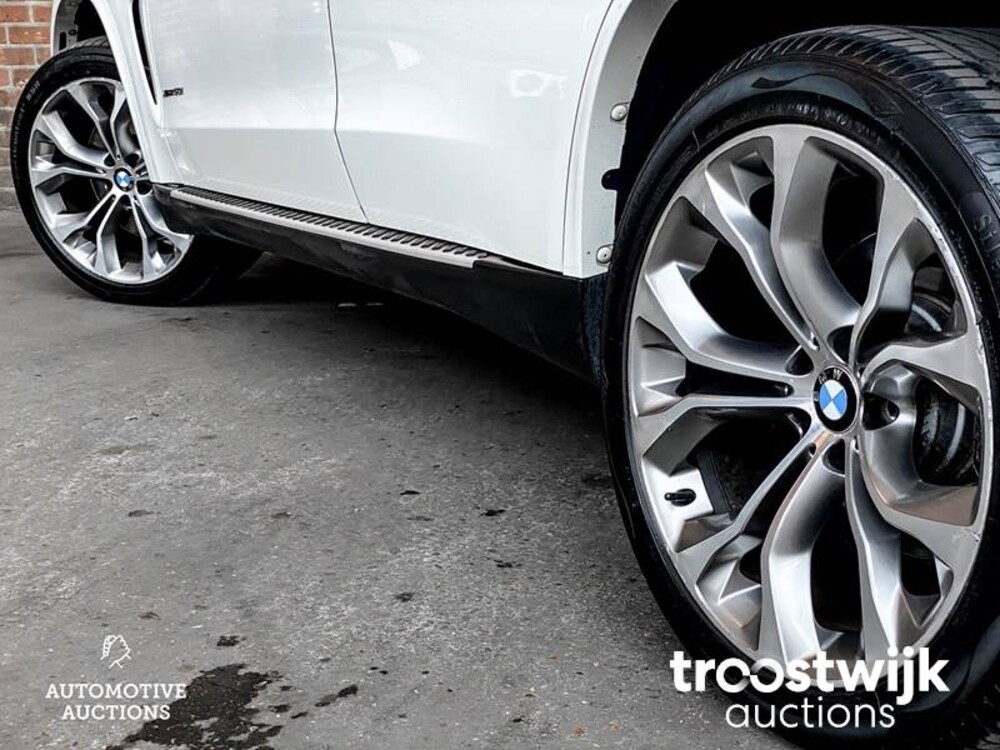 BMW X5 xDrive50i 7-Persoons 449pk 2014