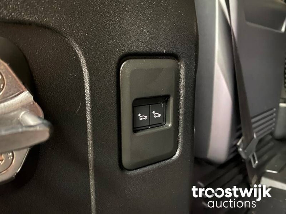 Land Rover Defender D240 110 7-Persoon Nieuw-Model 241pk 2020 -Orig. NL-, J-424-BD