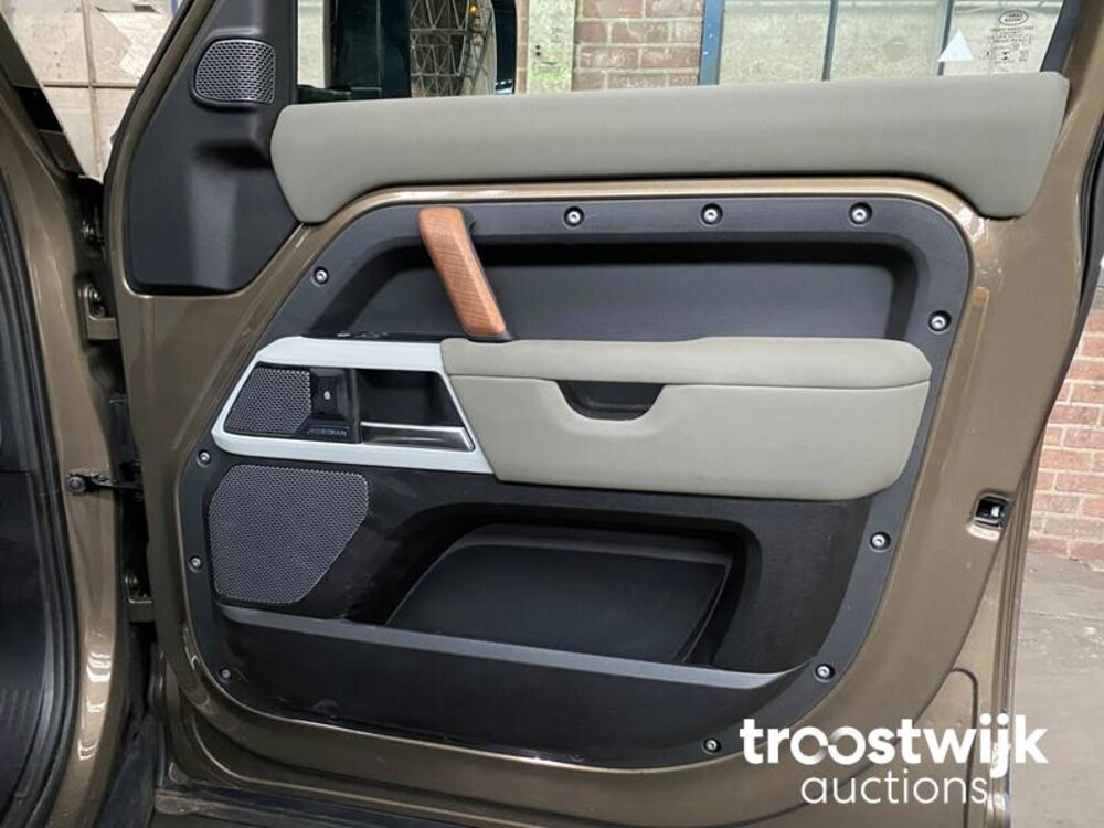 Land Rover Defender D240 110 7-Persoon Nieuw-Model 241pk 2020 -Orig. NL-, J-424-BD