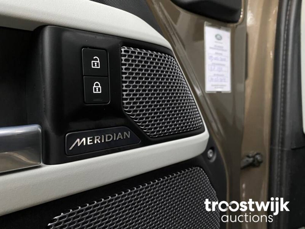 Land Rover Defender D240 110 7-Persoon Nieuw-Model 241pk 2020 -Orig. NL-, J-424-BD