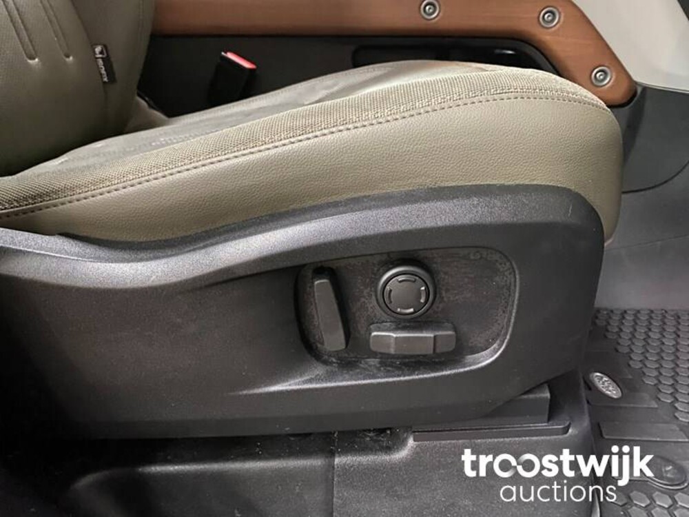 Land Rover Defender D240 110 7-Persoon Nieuw-Model 241pk 2020 -Orig. NL-, J-424-BD