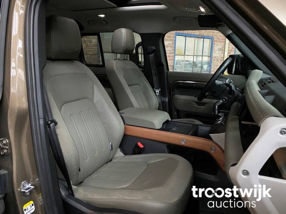 Land Rover Defender D240 110 7-Persoon Nieuw-Model 241pk 2020 -Orig. NL-, J-424-BD