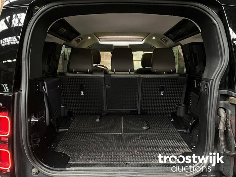 Land Rover Defender D240 110 7-Persoon Nieuw-Model 241pk 2020 -Orig. NL-, J-424-BD