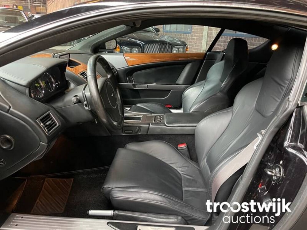 Aston Martin DB9 5.9 V12 457pk 2005 -Youngtimer-