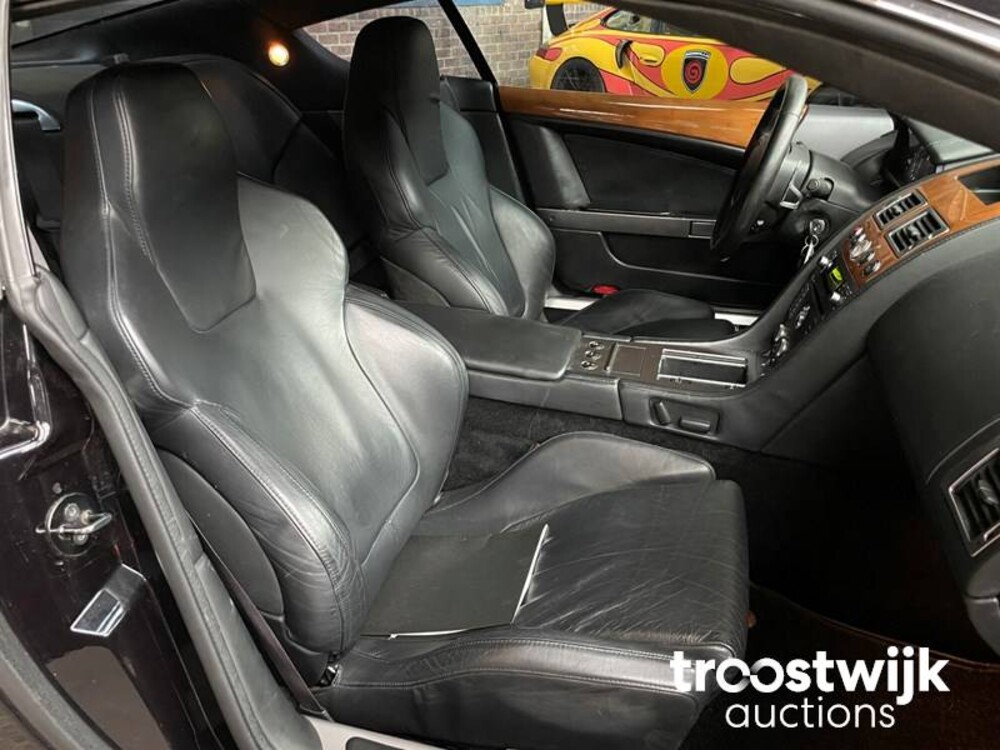 Aston Martin DB9 5.9 V12 457pk 2005 -Youngtimer-