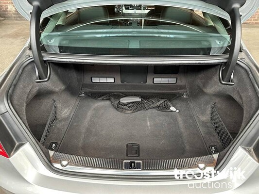 Audi A8 Lang 4.0 TFSI V8 435pk 2013