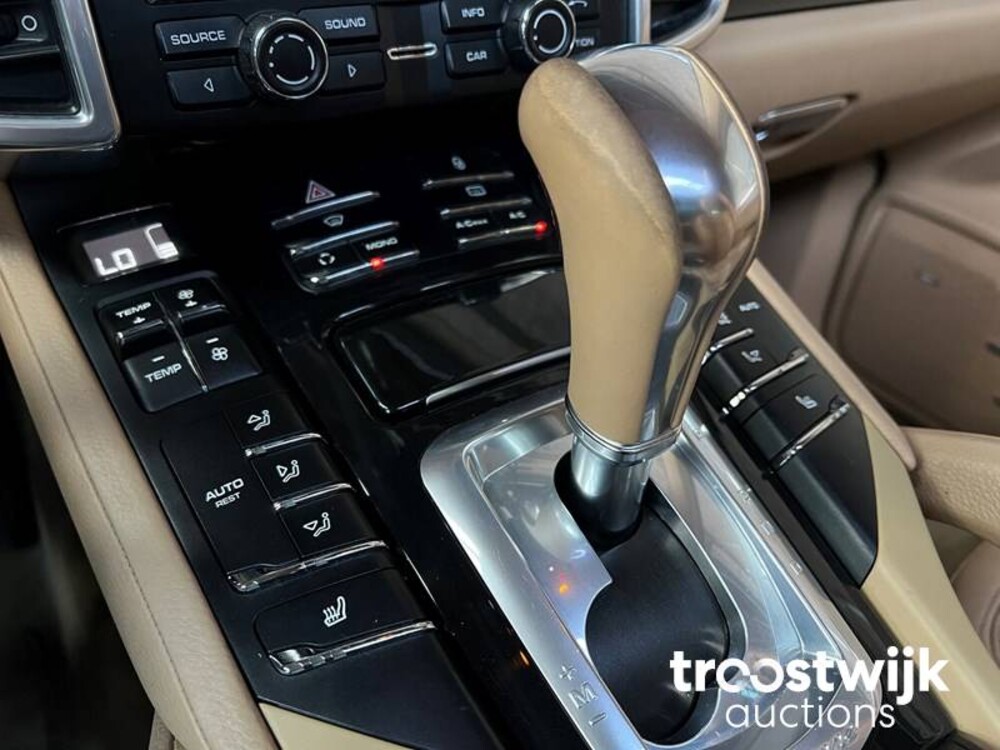 Porsche  Cayenne 3.6 V6 300pk PDK 2012 