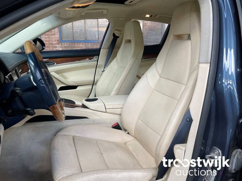 Porsche Panamera S 4.8 V8 400pk 2010