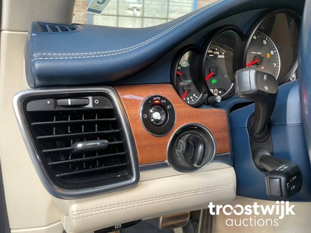 Porsche Panamera S 4.8 V8 400pk 2010