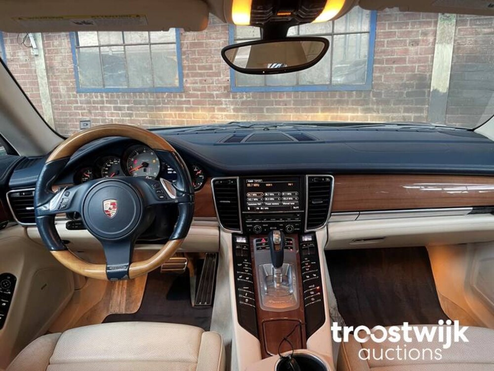 Porsche Panamera S 4.8 V8 400pk 2010