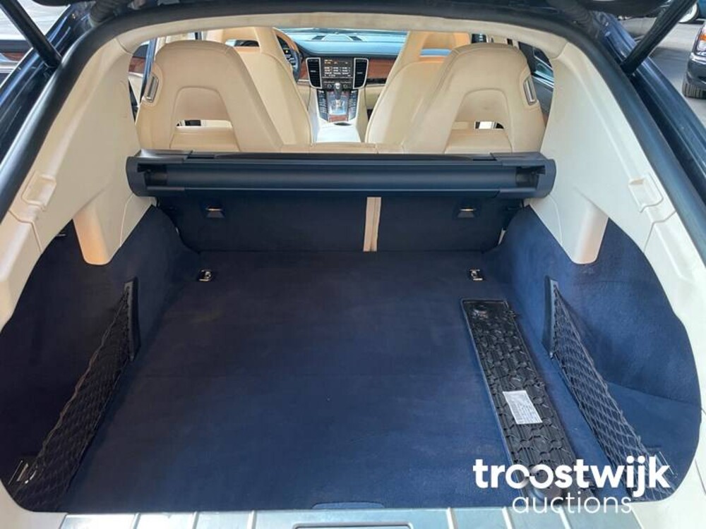 Porsche Panamera S 4.8 V8 400pk 2010