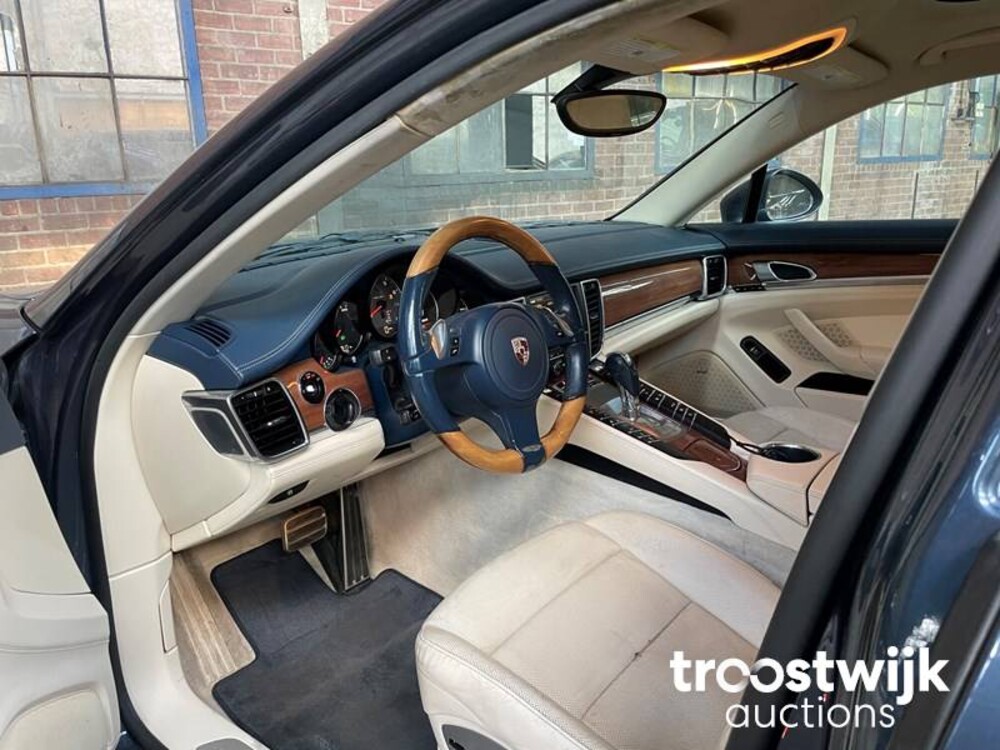 Porsche Panamera S 4.8 V8 400pk 2010