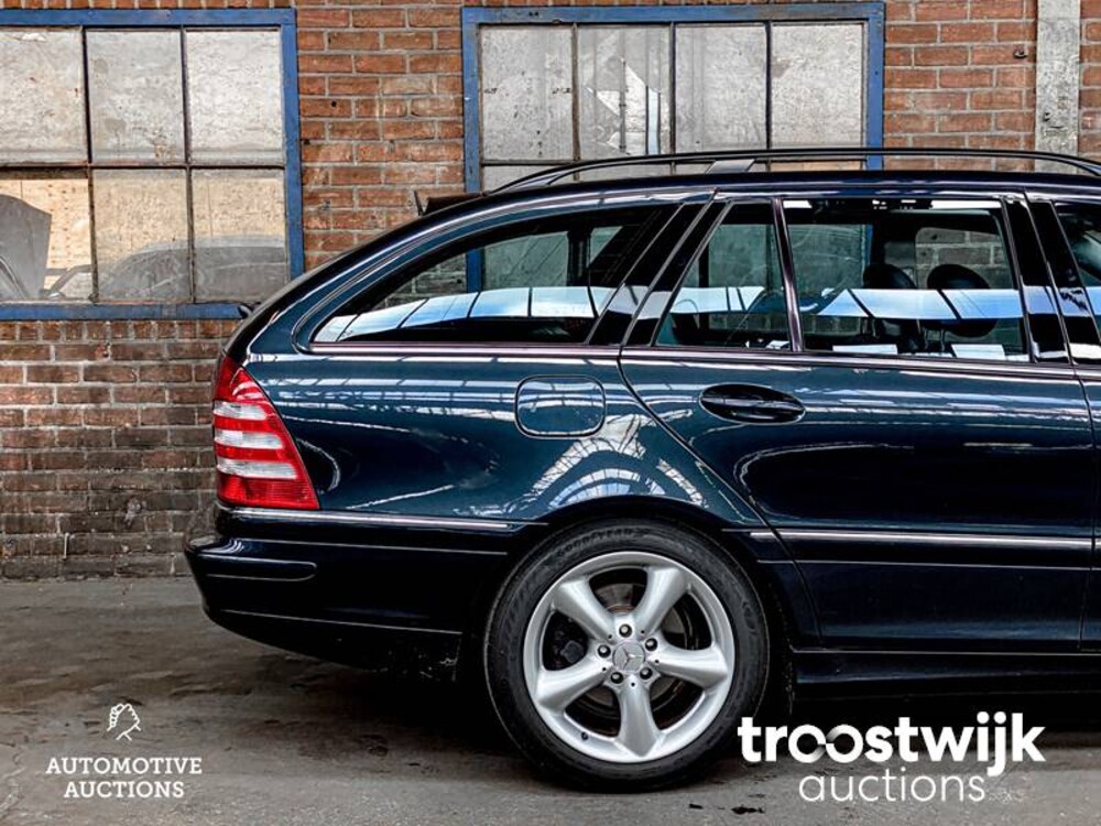 Mercedes-Benz Combi 200 K. Classic 163pk 2004, ZT-830-L