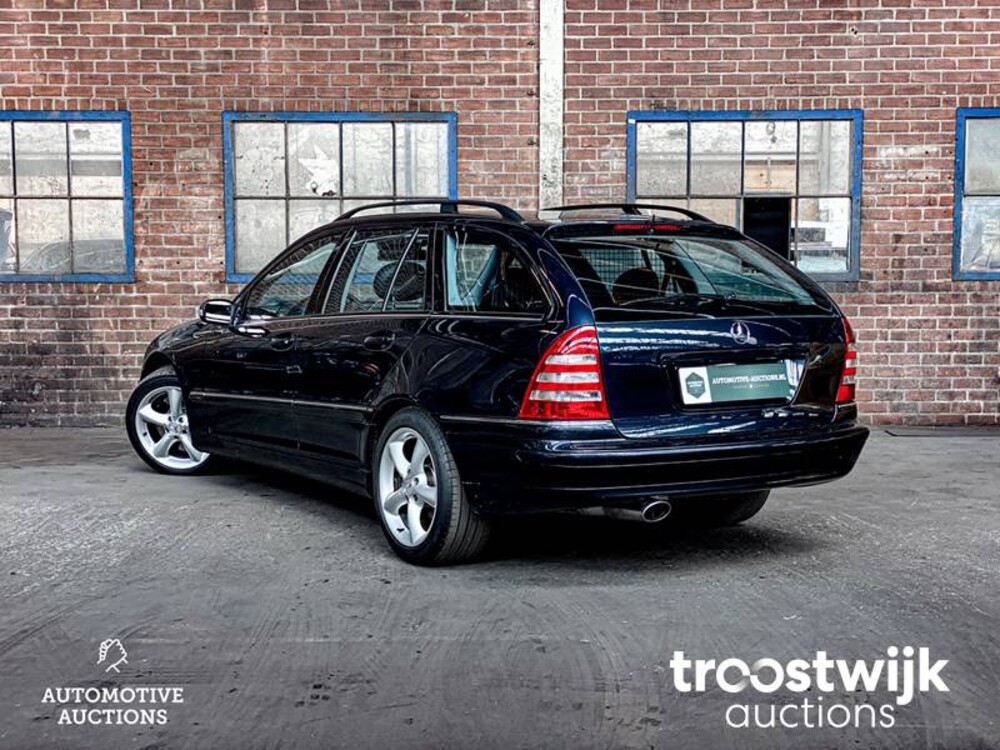 Mercedes-Benz Combi 200 K. Classic 163pk 2004, ZT-830-L