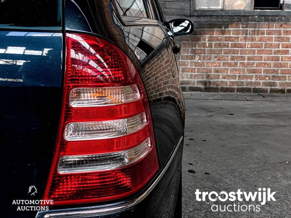 Mercedes-Benz Combi 200 K. Classic 163pk 2004, ZT-830-L