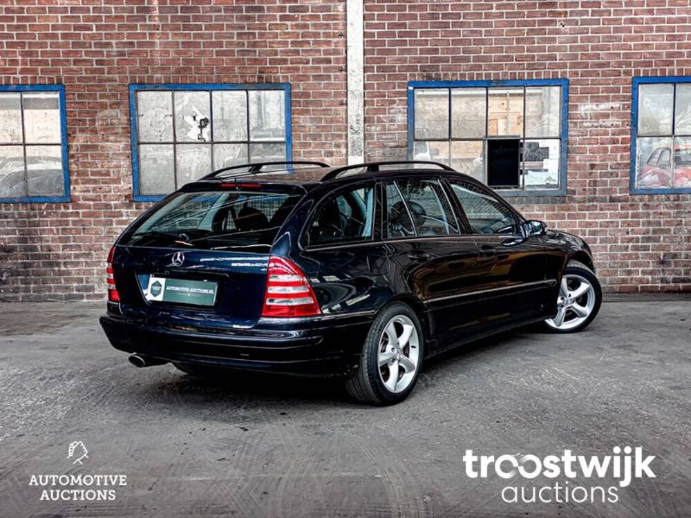 Mercedes-Benz Combi 200 K. Classic 163pk 2004, ZT-830-L