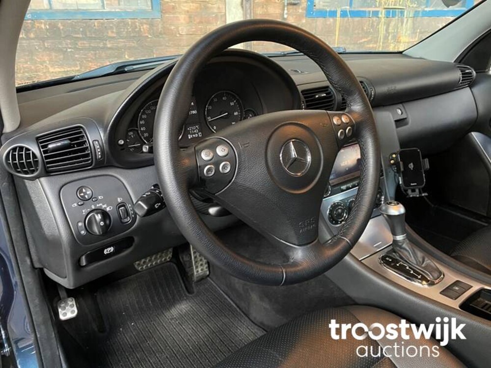 Mercedes-Benz Combi 200 K. Classic 163pk 2004, ZT-830-L