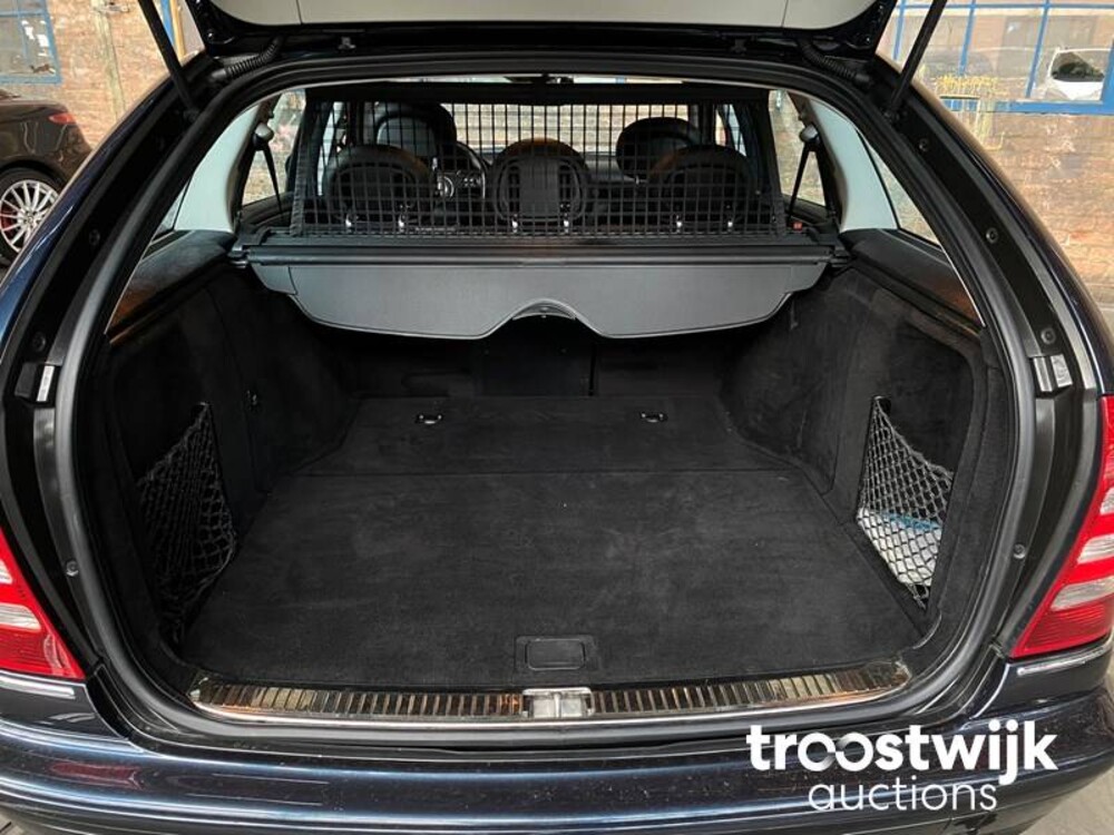 Mercedes-Benz Combi 200 K. Classic 163pk 2004, ZT-830-L