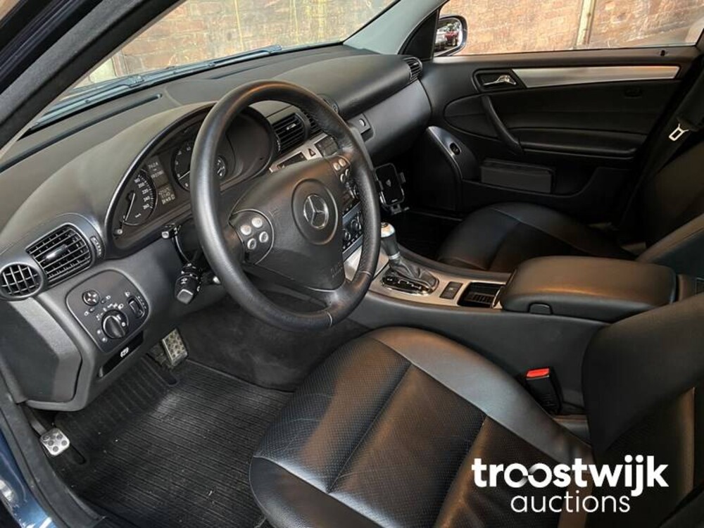 Mercedes-Benz Combi 200 K. Classic 163pk 2004, ZT-830-L