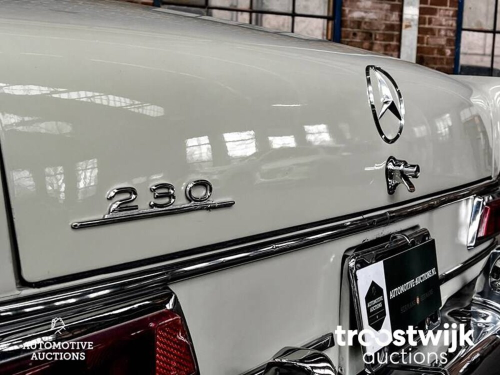 Mercedes-Benz 230 Heckflosse 150pk 1967