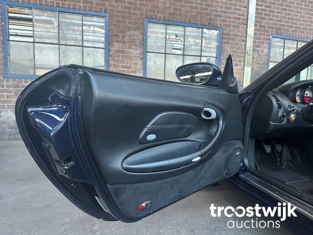 Porsche 911 996 Carrera 4 cabrio 3.6 320pk 2003 -Youngtimer-