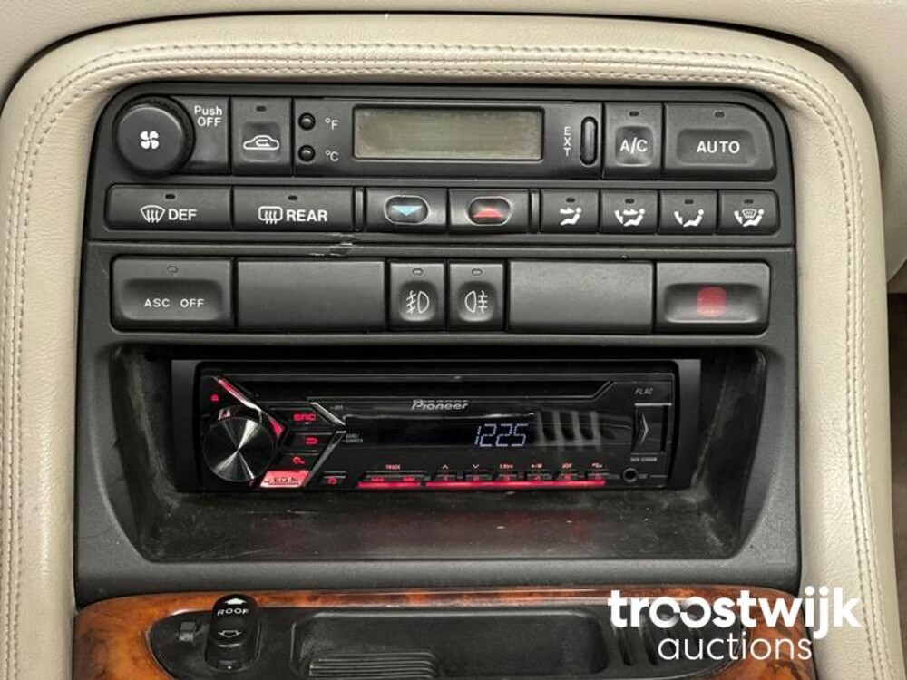 Jaguar XK8 4.0 V8 Convertible 284pk 1997, 95-SR-DX