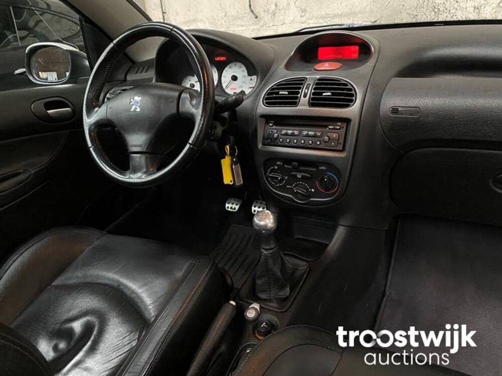 Peugeot 206 CC 1.6-16V 109pk 2002 -Orig. NL-, 83-JK-FL