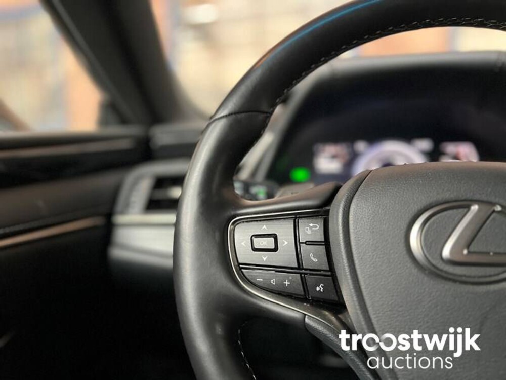 Lexus ES300 2.5 Hybrid 215pk 2020