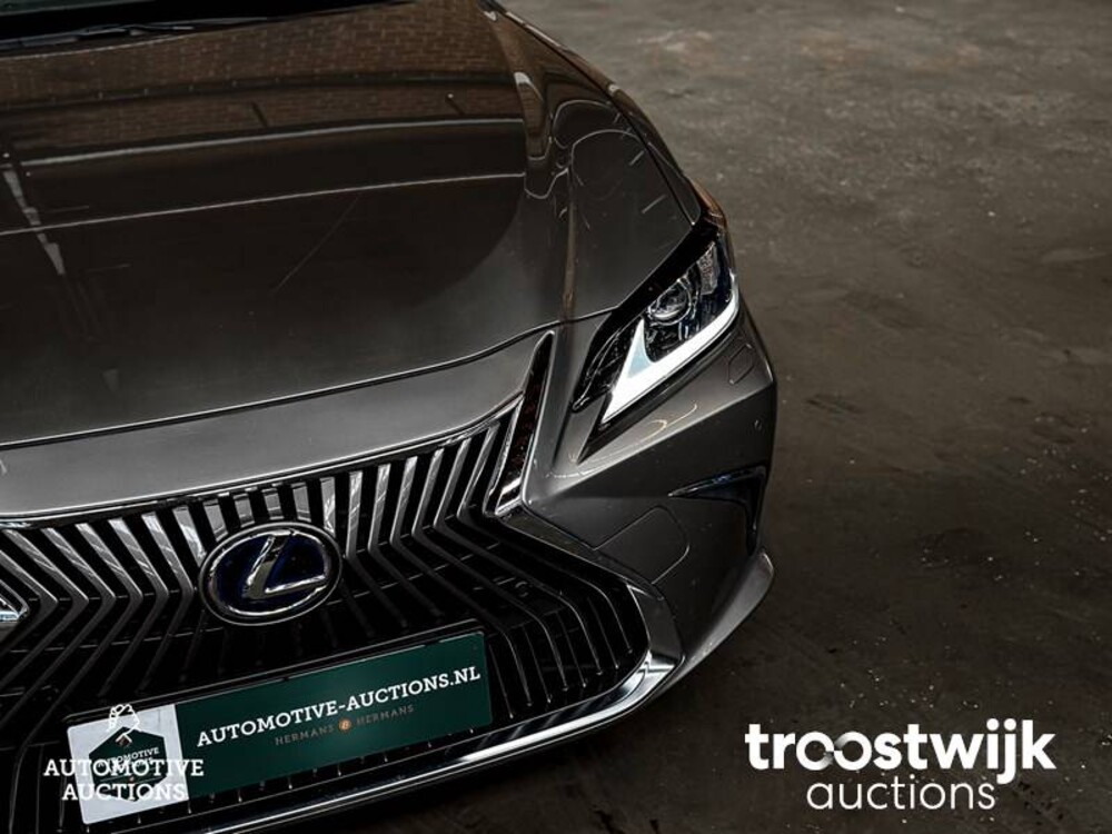 Lexus ES300 2.5 Hybrid 215pk 2020