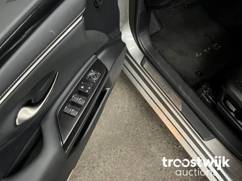 Lexus ES300 2.5 Hybrid 215pk 2020